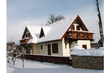 Slovacia Privát Uhorská Ves, Exteriorul